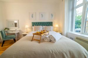 Postel nebo postele na pokoji v ubytování Vibrant City Centre - KING Bed, Entire Apartment