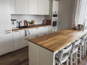 Kuchyň nebo kuchyňský kout v ubytování Apartmány Zahražany
