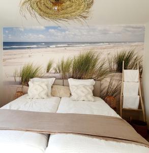 a bedroom with a bed on the beach at Vakantiewoning De Gavers in Geraardsbergen
