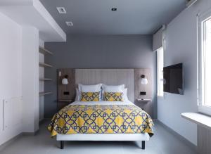 A bed or beds in a room at Apartamentos Las Torres