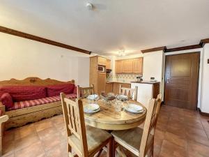 Η κουζίνα ή μικρή κουζίνα στο Appartement cosy au centre de Chamonix avec parking - FR-1-507-42