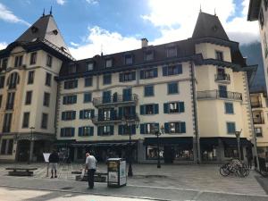 Το κτήριο όπου στεγάζεται  το διαμέρισμα