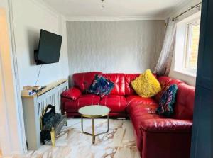 Posezení v ubytování Modern 2 bedroom flat by Dover Port, Castle& Sea!