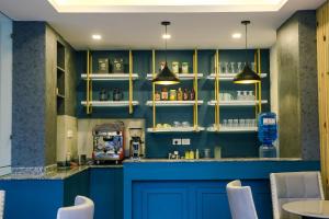 Area lounge atau bar di Hotel Fewa Trip
