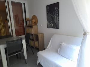 Ruang duduk di Joli appartement St François Guadeloupe