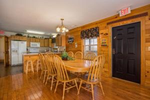 Kuchyň nebo kuchyňský kout v ubytování Briarstone Lodge Condo 13A