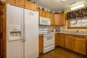 Kuchyň nebo kuchyňský kout v ubytování Briarstone Lodge Condo 13A + 30 fotografií