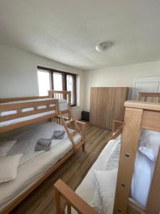 Postel nebo postele na pokoji v ubytování Planinski raj