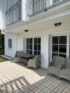 a patio with a table and chairs on a house at Maison Grande Fleur in Metterich