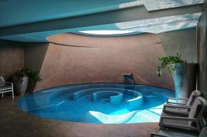 a swimming pool in the middle of a room at Balneum Boutique Hotel & B&B in Bagno di Romagna