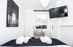 Televisyen dan/atau pusat hiburan di 2Bed/Apt - ZONE 1 - 4 Tube Stations + Hyde Park
