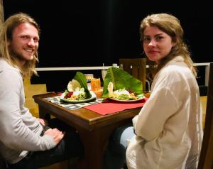Gasten van Ella HIDE VIEW