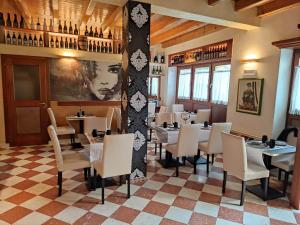 Reštaurácia alebo iné gastronomické zariadenie v ubytovaní Residence San Miguel (3) + 37 fotografií