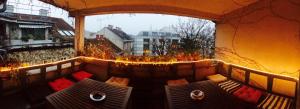 A seating area at Kindl 's Low Budget