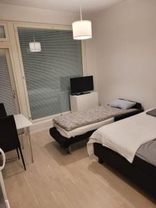 Katil atau katil-katil dalam bilik di Bright studio apartment on the 6th floor