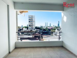 balcón con vistas al perfil urbano en Rent Scalabrini y Honduras en Buenos Aires