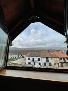 Nespecifikovaný výhled na hory nebo výhled na hory při pohledu z prázdninového domu