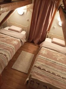 Postel nebo postele na pokoji v ubytování Planinska Kuca Tara / Mountain House Tara