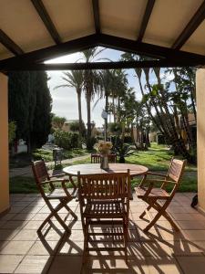 a patio with a table and chairs on a patio at Casa Turqueta-Son Xoriguer, Bungalow a 250m de la playa in Son Xoriguer