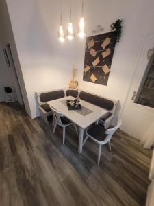 a dining room with a white table and chairs at Apartment Mohr am Semmering in Semmering