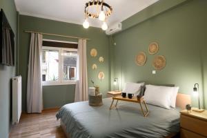 A bed or beds in a room at Plaka Apartment With Terrace View