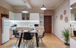 A kitchen or kitchenette at Plaka Apartment With Terrace View