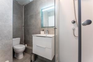 Ένα μπάνιο στο Le Cocon - Duplex Moderne & Cosy au Cœur de Douai