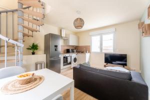 Η κουζίνα ή μικρή κουζίνα στο Le Cocon - Duplex Moderne & Cosy au Cœur de Douai