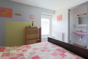 Postel nebo postele na pokoji v ubytování Grande longère familiale pour 4 à 14 personnes