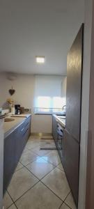 Kuchyňa alebo kuchynka v ubytovaní Apartment Lory