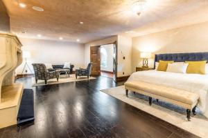 a large bedroom with a large bed and a couch at Villa Flora in Marietta +42 photos