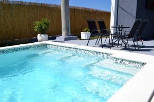 Bazén v ubytování 4 apartmens private pool 20people max nebo v jeho okolí