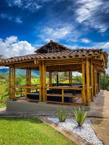 een houten prieel met uitzicht op de bergen bij Private nature surrounded House with Kiosk/Pool. in Riveralta