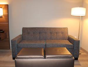 Simple Suites Boise Airport的休息区