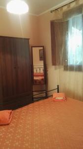 a bedroom with a bed and a mirror and a dresser at B&B IL PALOMBARO in Uggiano la Chiesa