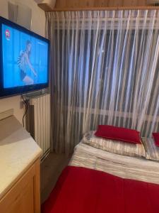 A bed or beds in a room at BAITA SOLE ALTO la tua casa sulle piste da sci