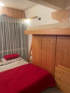 Postel nebo postele na pokoji v ubytování BAITA SOLE ALTO la tua casa sulle piste da sci