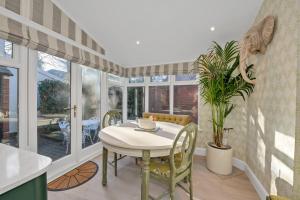 Φωτογραφία από το άλμπουμ του 2 Bedroom stylish property set behind the angel hotel with parking and a courtyard garden σε Μπέρι Σαίν Έντμουντς