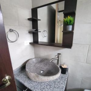 a bathroom with a sink and a mirror at The Amigos House-Atelier in Parrita