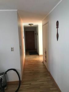 a hallway with a room with a door and a hose at Hermoso DEPTO en Viña del Mar in Viña del Mar