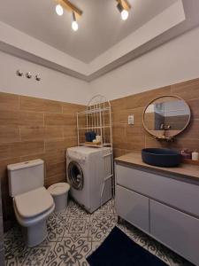 ein Badezimmer mit Waschmaschine und Waschmaschine in der Unterkunft Bolivia Sea View Santa Pola in Santa Pola