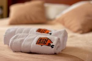 Letto o letti in una camera di Hotel Casa Kolping Quito