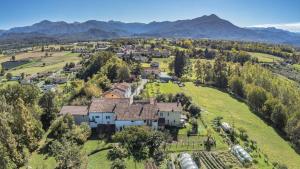 an aerial view of a house in a field at Happy hill -appartamento Quercia in Santa Maria Rocca