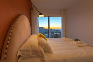 Łóżko lub łóżka w pokoju w obiekcie Whalehouse 2 - Terrace & Sea view - WIFI