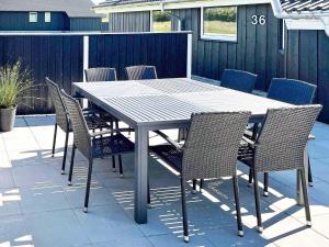 een eettafel en stoelen op een patio bij 8 person holiday home in Storvorde in Egense
