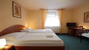 Postel nebo postele na pokoji v ubytování Hotel Palace