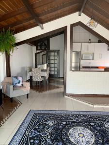 Χώρος καθιστικού στο Cobertura Dos Amores Na melhor localização da Praia Brava- Balneário Camboriú