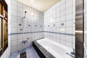 Koupelna v ubytování Hotel Chronos -Adult Only