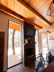 Kuchyň nebo kuchyňský kout v ubytování Cabaña "Alexa", en el corazón del bosque de Mazamitla