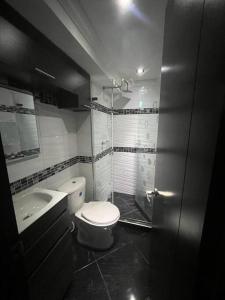 a bathroom with a toilet and a sink at Acogedor Apto Sector Tintal in Bogotá